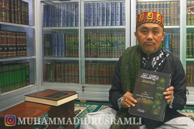 KH Muhammad Idrus Ramli.