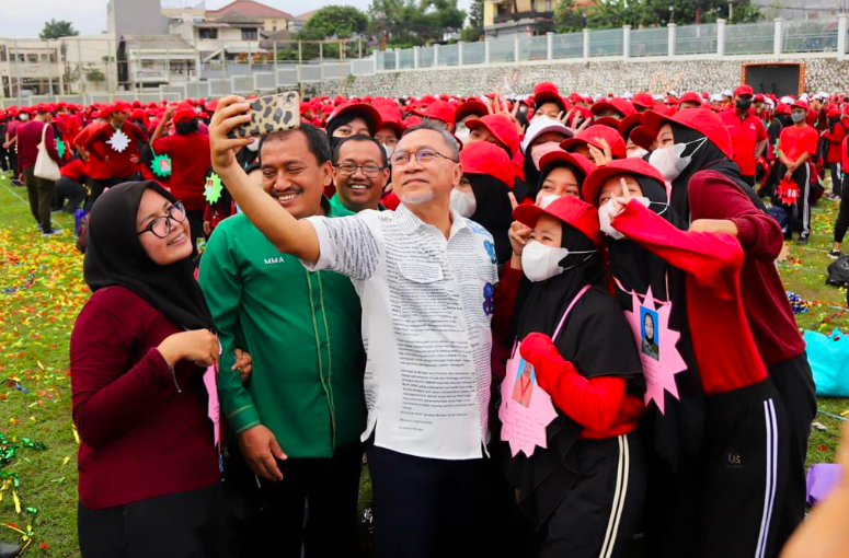 Mendag Zulkifli Hasan didepan 4.000 Mahasiswa dalam Pengenalan Kehidupan Kampus Bagi Mahasiswa Baru (PKKMB) Universitas Muhammadiyah Jakarta