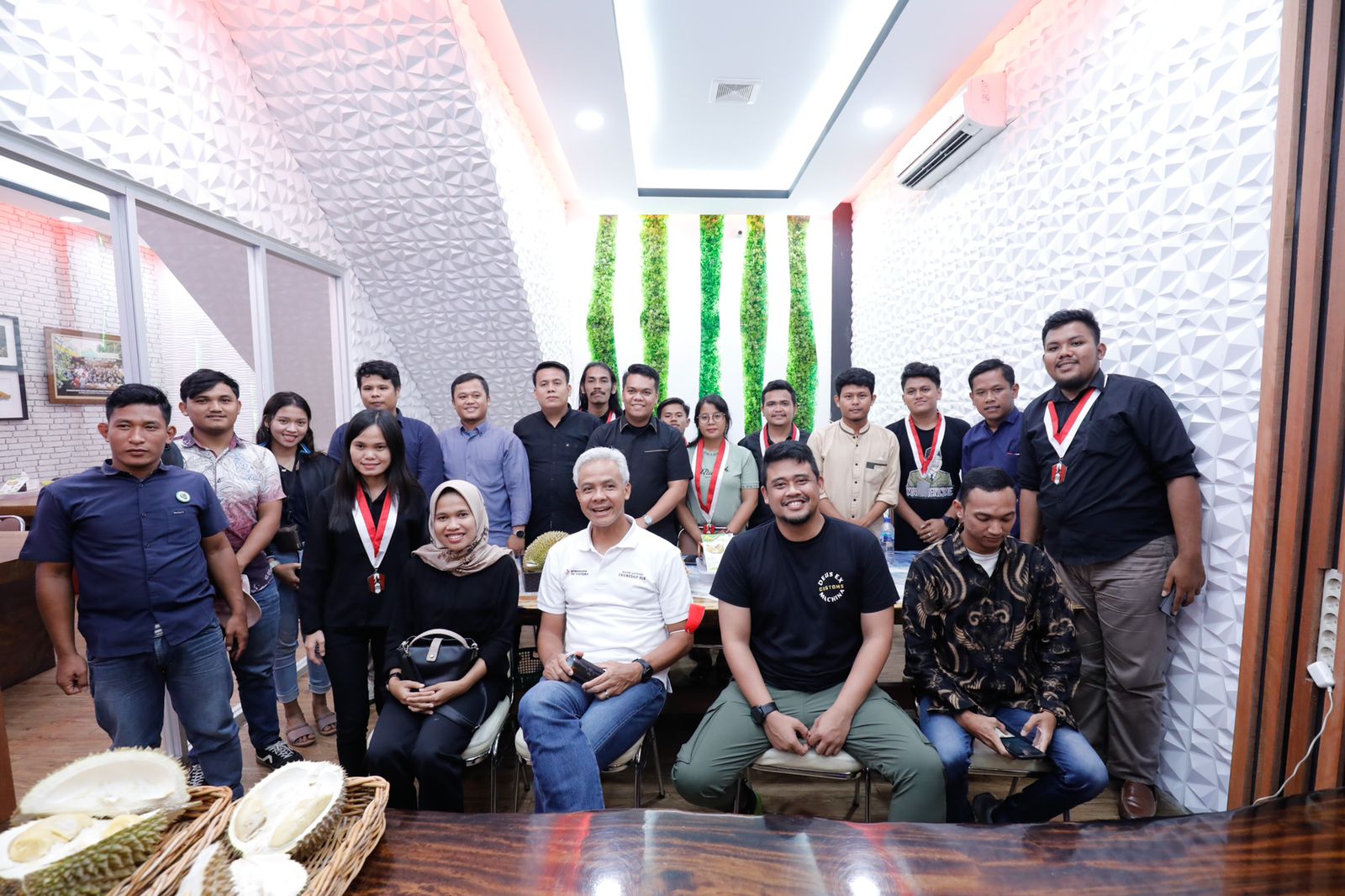 Kelompok Cipayung Plus Kota Medan menemui Gubernur Jawa Tengah Ganjar Pranowo di sela kunjungan kerja di Medan, Sumut.