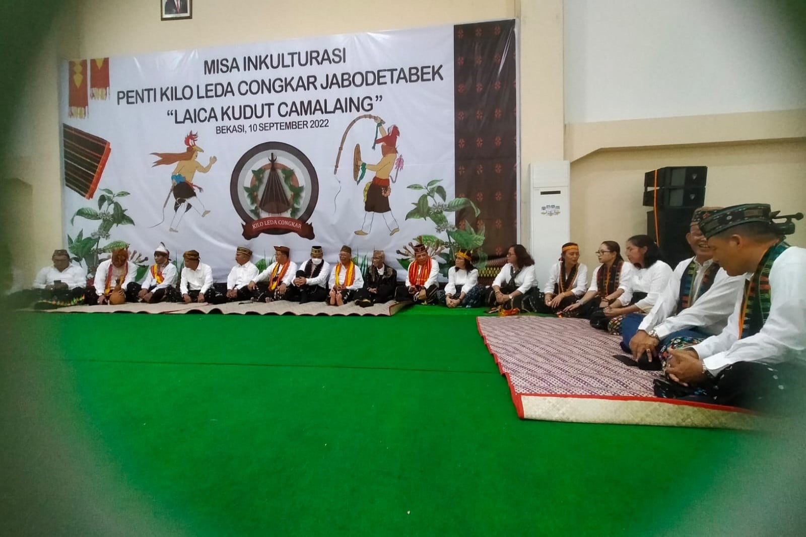 Keluarga Besar Kilo Leda-Congkar (Lamba Leda-Congkar) menggelar misa inkulturasi di Aula Marsudirini, Bekasi, Jawa Barat pada Sabtu (10/9).