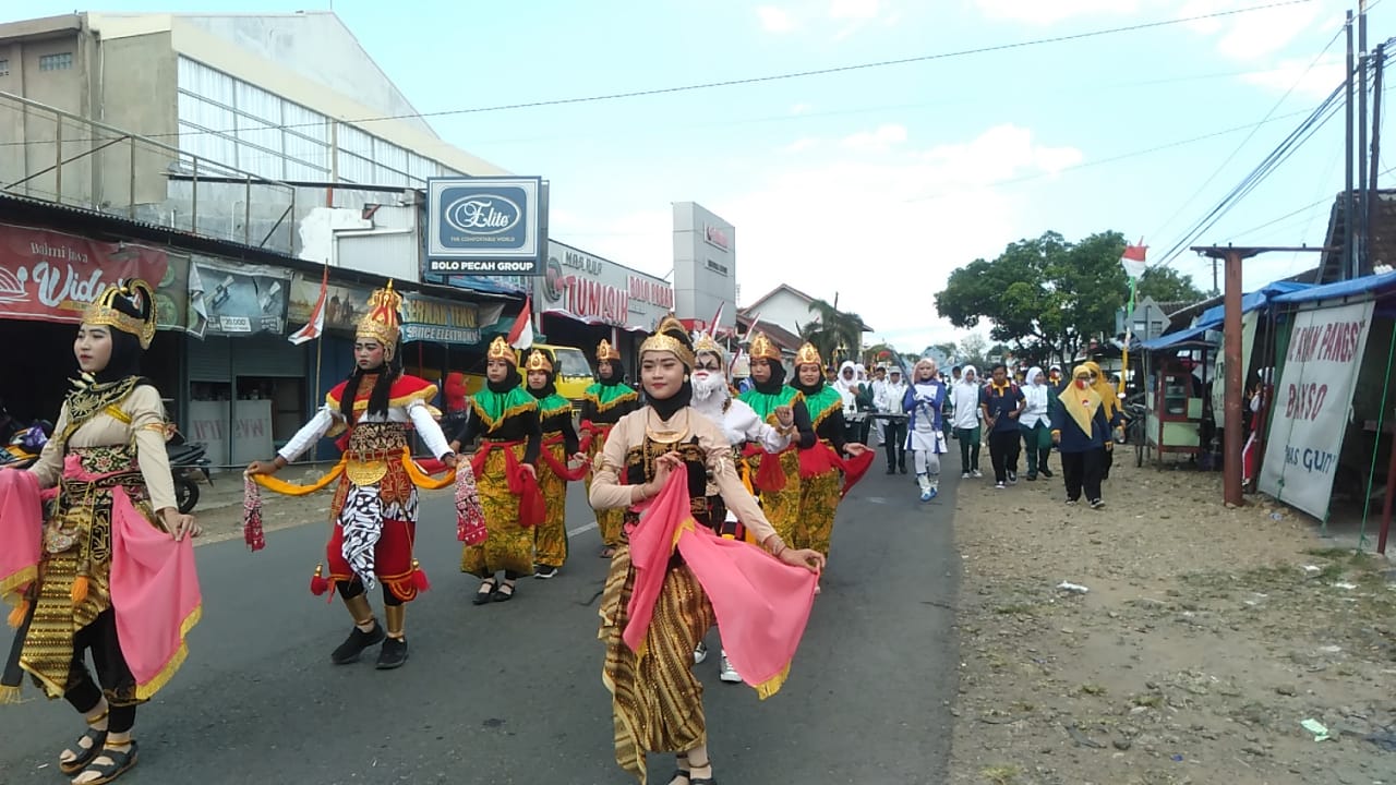 Penampilan Tari Anoman Obong oleh kontingen SMK Muhammadiyah 1 Baturetno. 