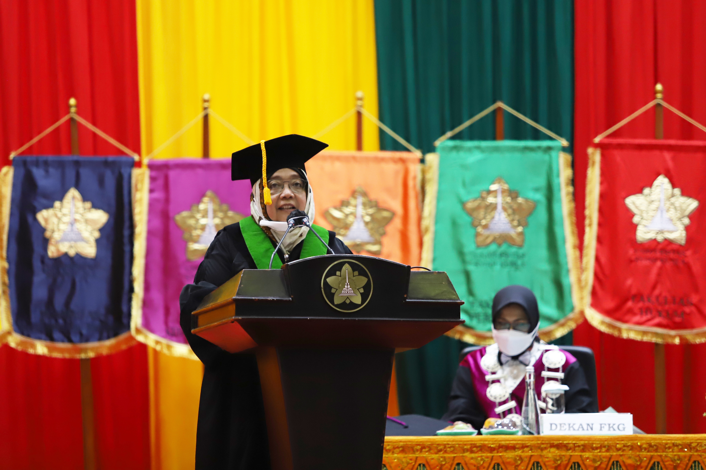 Menteri LHK Siti Nurbaya menyampaikan orasi ilmiah di sidang terbuka dalam rangka Milad ke 61 USK, Aceh.