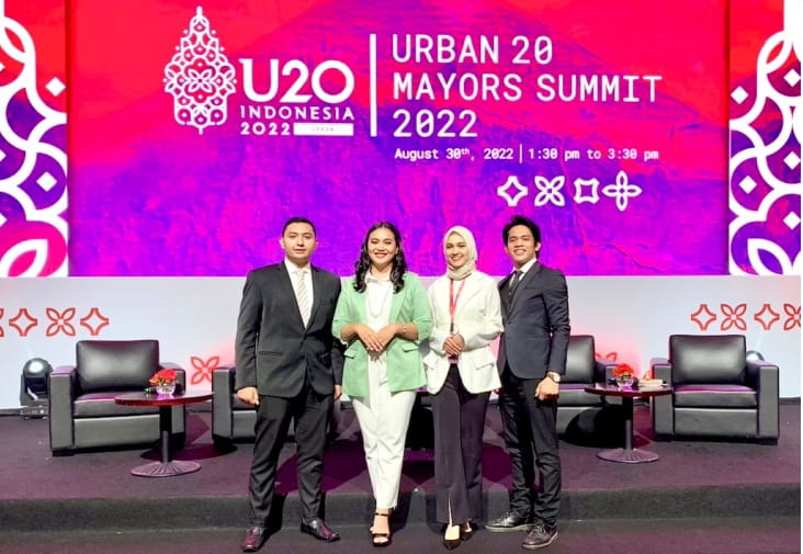 Romeo Matthew, Louisa Syaura, Nadaa Jauzaa dan Rafif Siahaan sebagai delegasi dari Abang None Jakarta Selatan pada U20 Mayors Summit 2022.