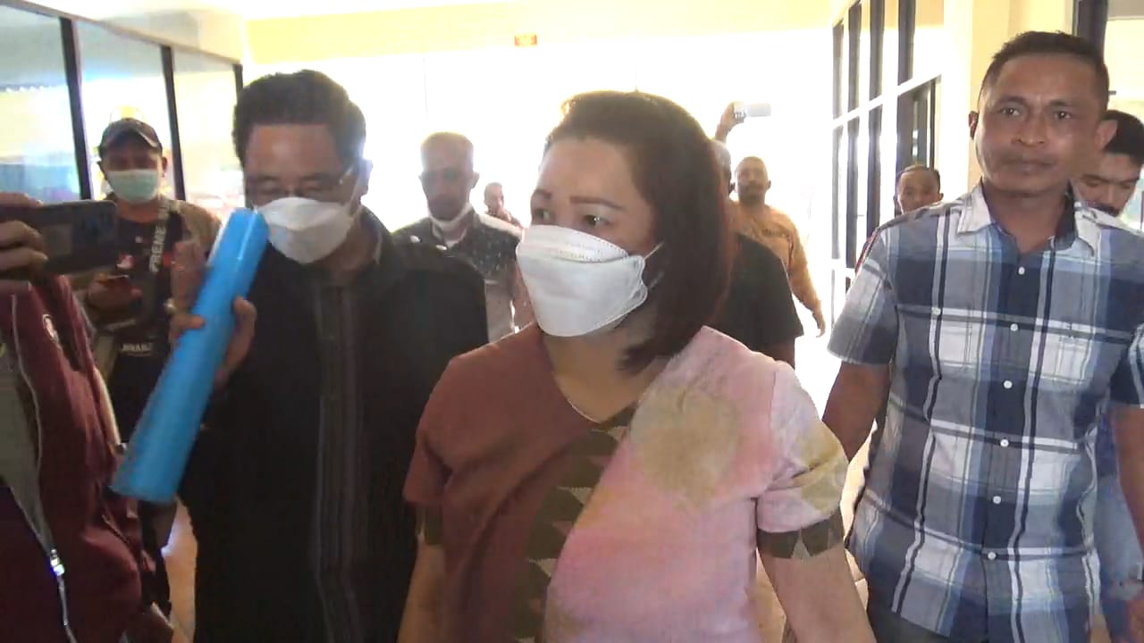 Meldyanti Hagur, istri Bupati Manggarai Herybertus GL Nabit