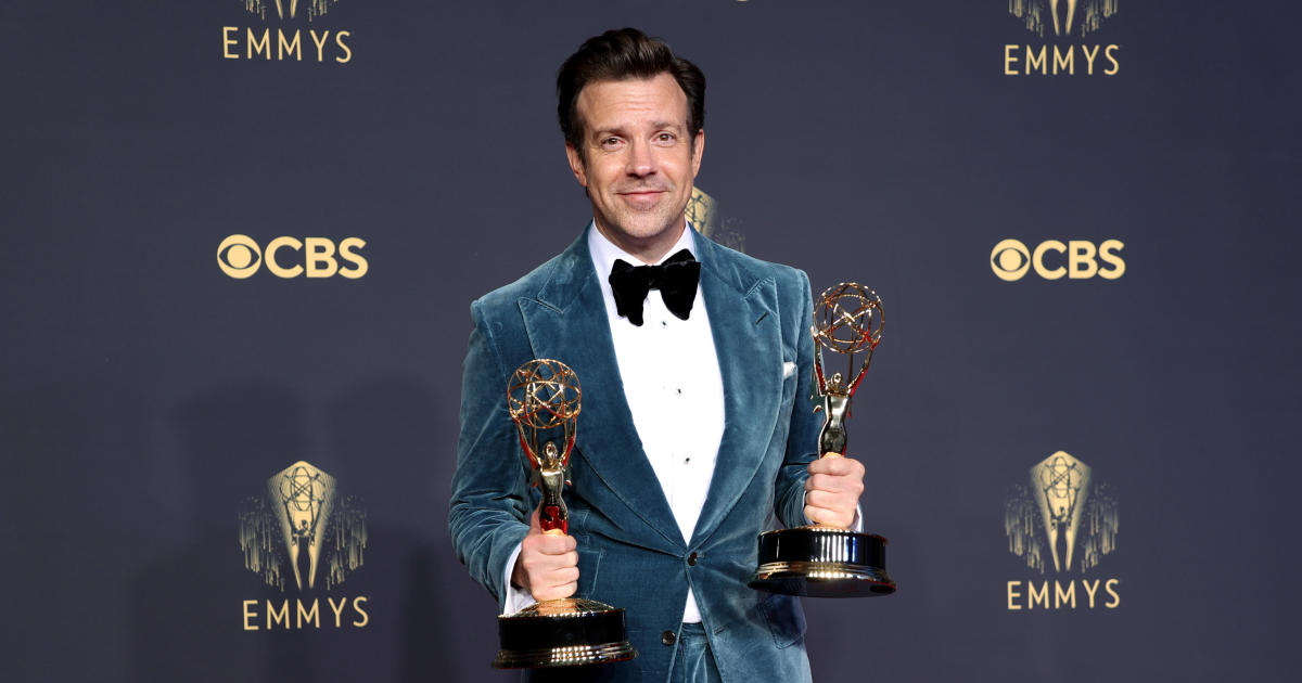 Jason Sudeikis, pemenang Outstanding Lead Actor in a Comedy Series untuk 'Ted Lasso' pada Emmy Awards ke-73 pada tahun 2021.