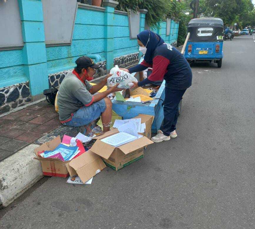 Electronic City dan AGP Bagikan paket sembako ke masyarakat 