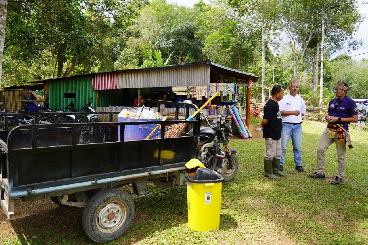 Menparekraf Sandiaga Uno saat kunjungan kerja kei Desa Wisata Pentagen, Kerinci, Jambi, Selasa (13/9/2022)