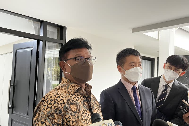 Menkominfo Johnny G Plate menerima Dubes Tiongkok untuk RI Lu Kang di rumah dinas Kebayoran Baru, Jakarta, Kamis (8/9).