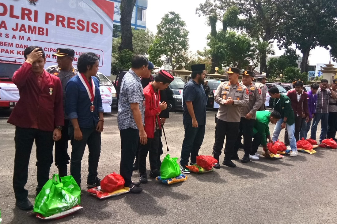 Libatkan Mahasiswa, Polda Jambi Distribusikan Ribuan Paket Sembako