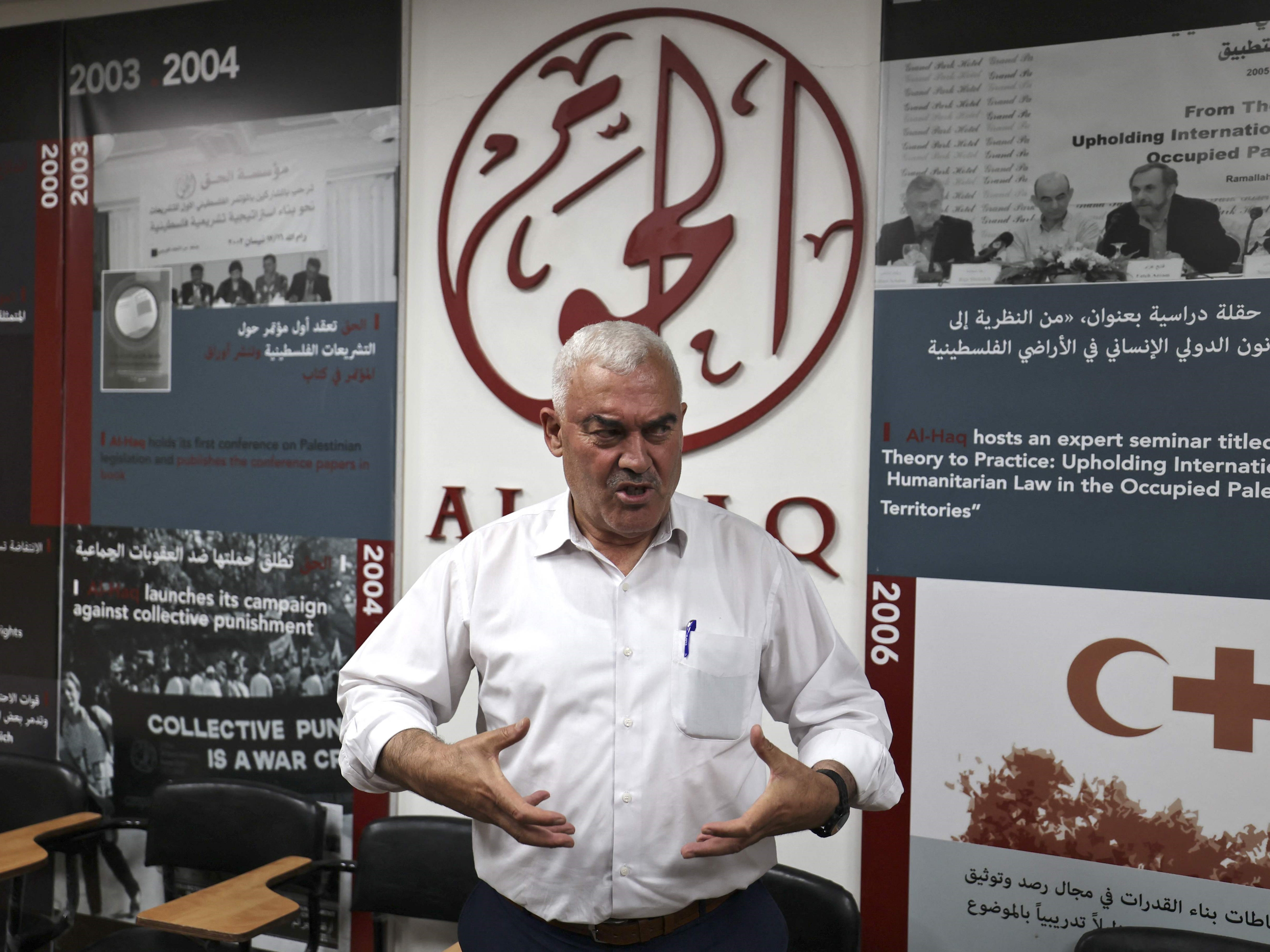 Shawan Jabarin, direktur kelompok hak asasi manusia Palestina Al-Haq, di kantor organisasi itu.