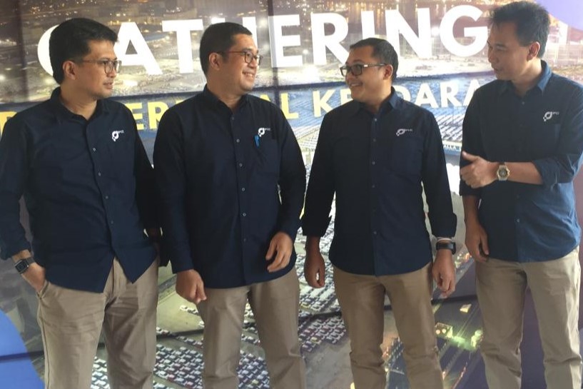 Direktur Utama IPCC Rio TN Lasse (dua dari kiri) bersama direksi yang lain.