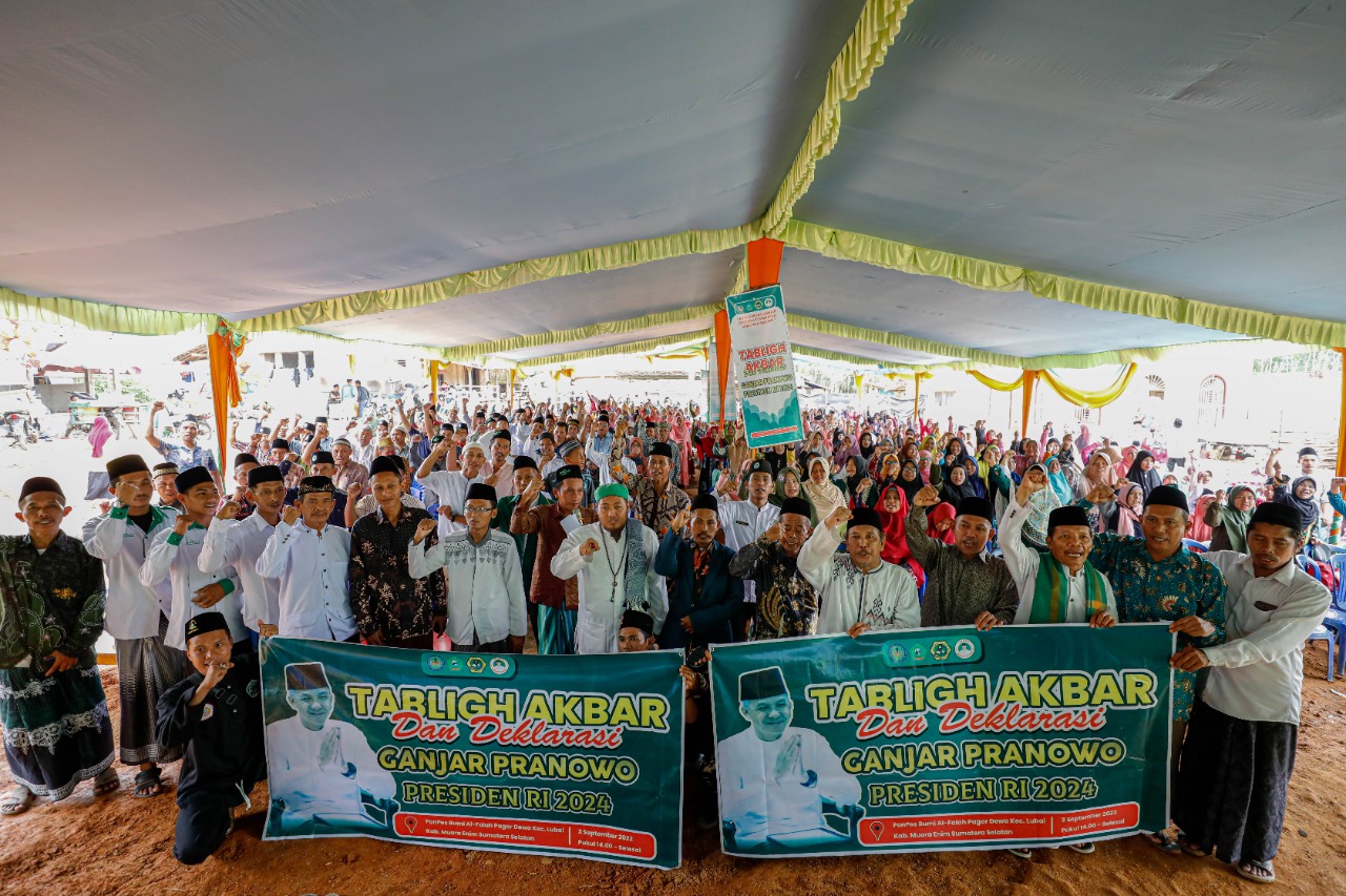 Ribuan alumni santri, ulama, kiai, dan ibu-ibu pengajian di kawasan Kabupaten Muara Enim, Sumsel gelar doa bersama untuk kemaslahatan di 202