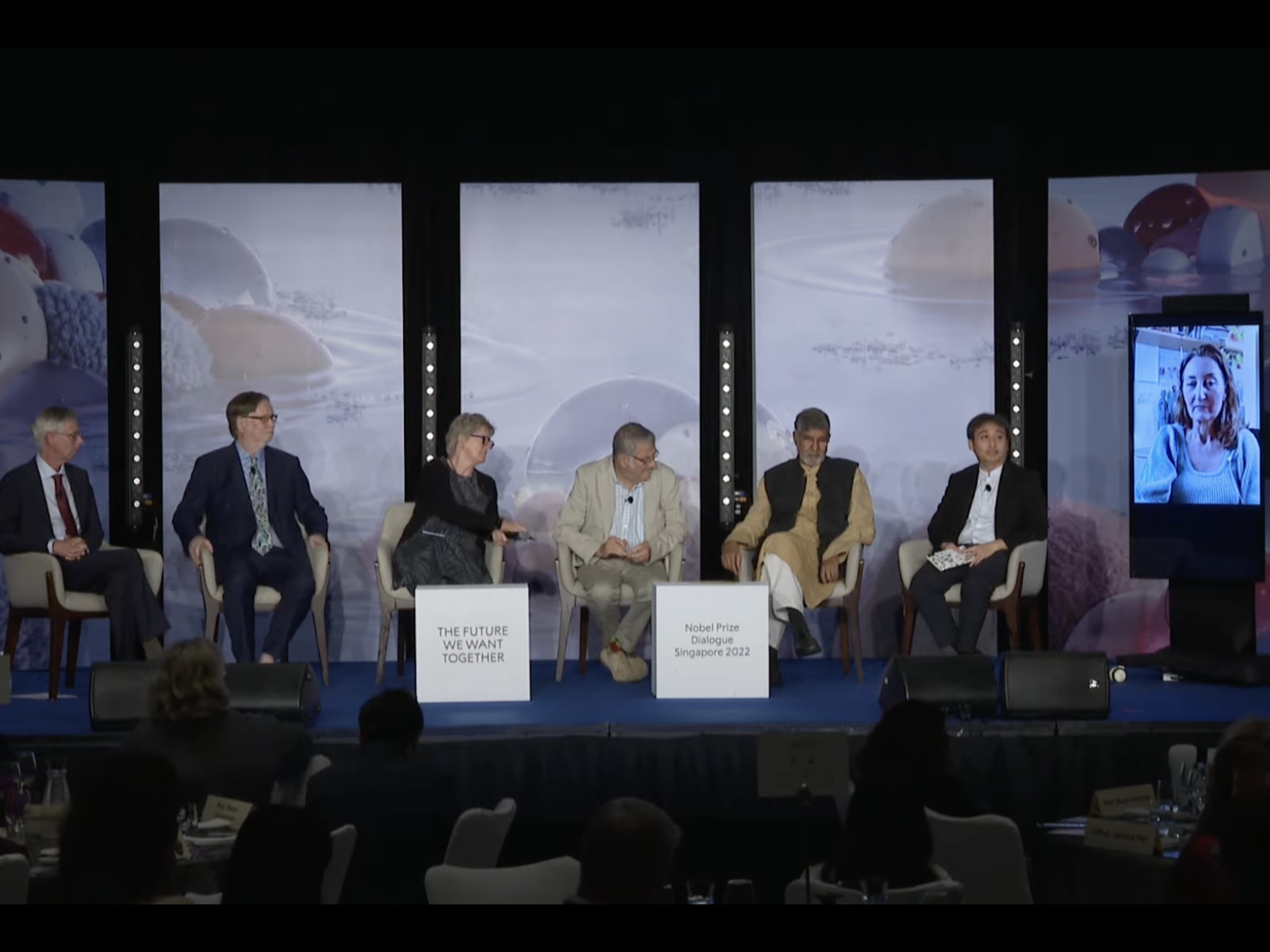 Dekan FEB UI Teguh Dartanto menjadi salah satu panelis dalam Nobel Prize Dialogue Singapore 2022 pada sesi Education & Future of Youth.