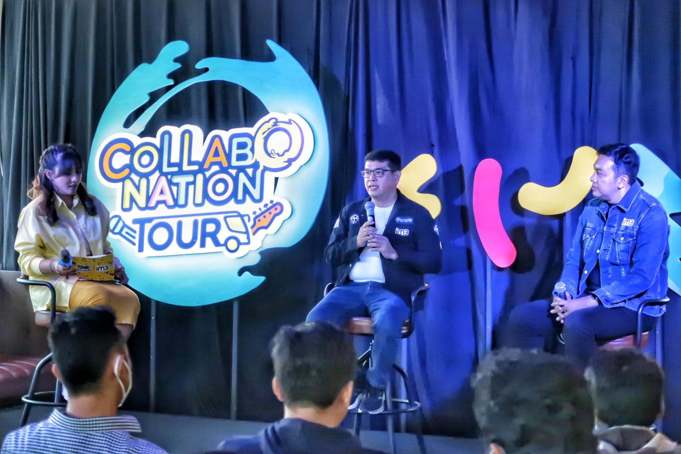 Panitia Collabonation Tour dalam konferensi pers sebelum menggelar konser