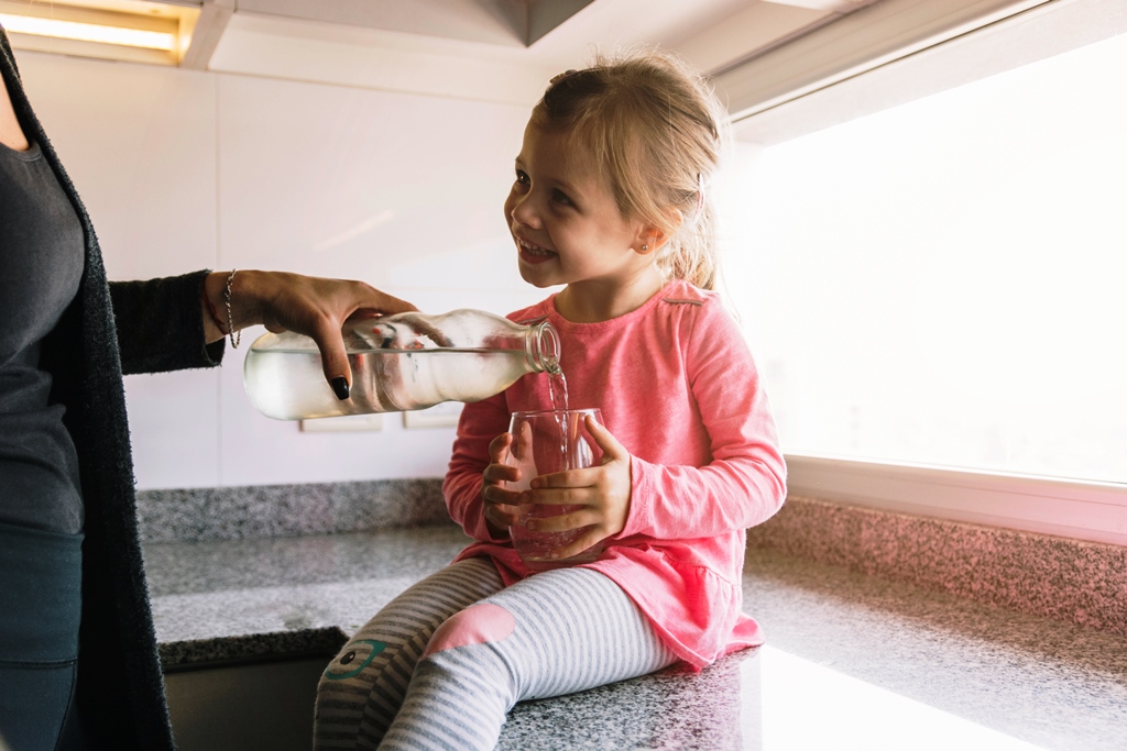 Anak Butuh Air yang Cukup Agar Tumbuh Kembang Optimal