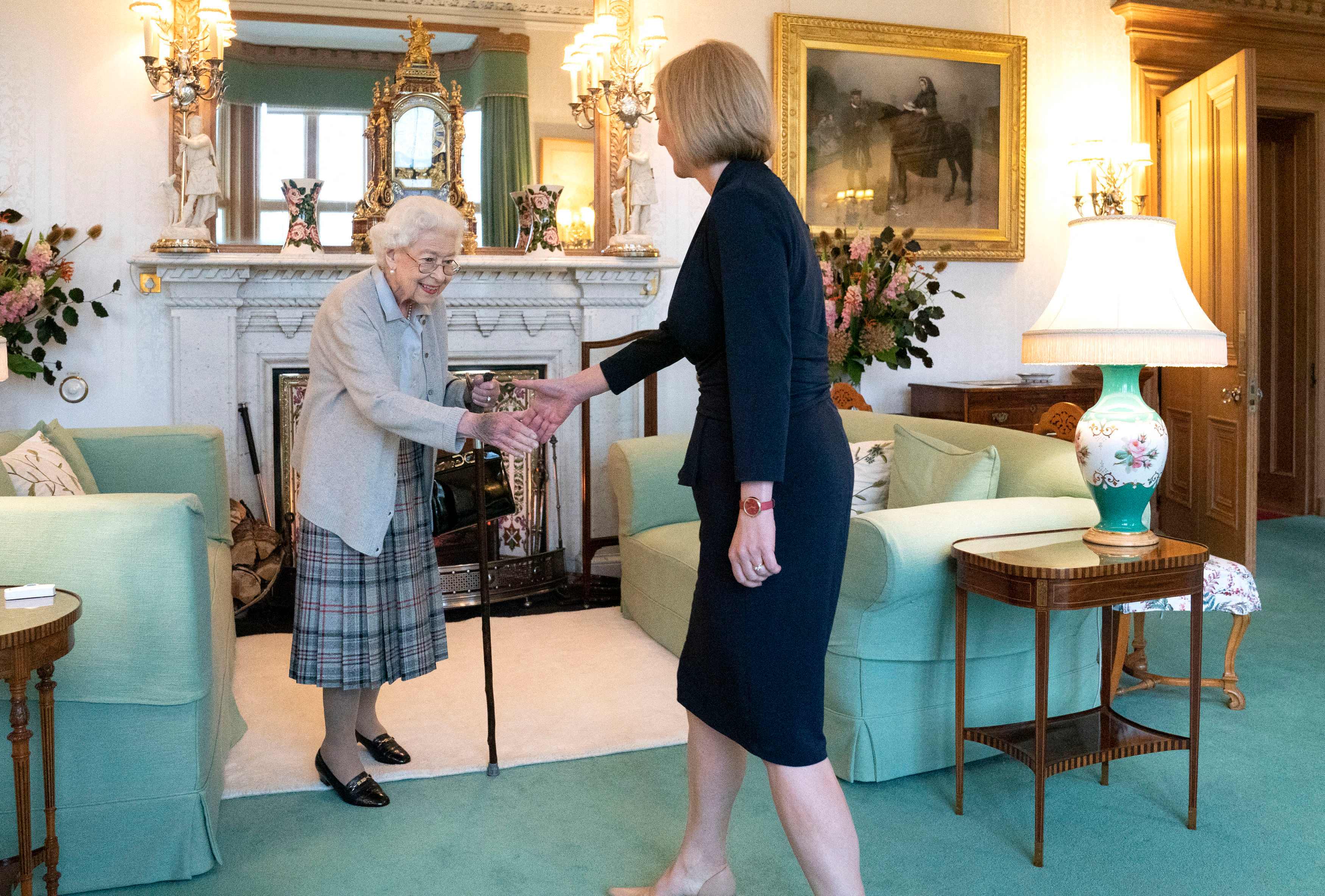 Liz Truss resmi menjadi perdana menteri Inggris usai mencapat restu dari Ratu Elizabeth II.