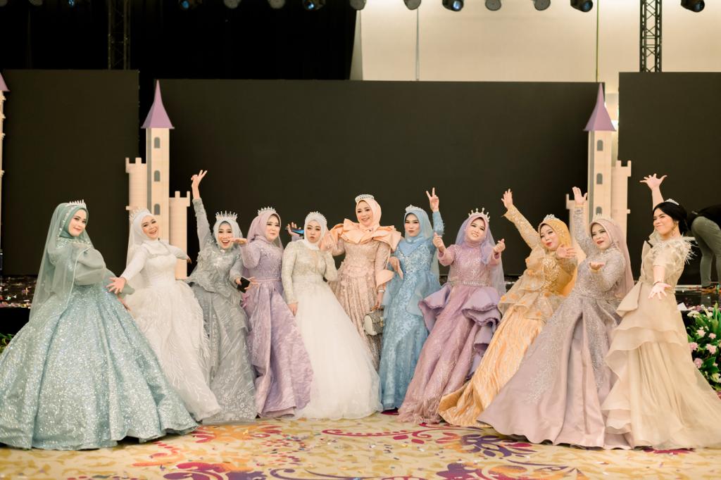 Ilustrasi penggunaan kosmetik Ratu Arab