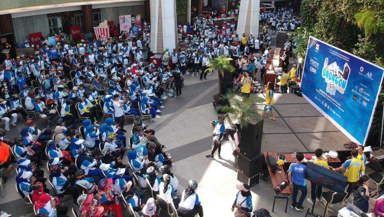 Seribuan pesepeda rayakan HUT Kota Bandung Bersama Ibis Bandung Trans Studio