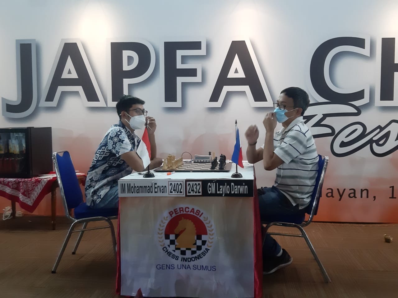 IM Mohamad Ervan dan GM Laylo Darwin (Filipina).