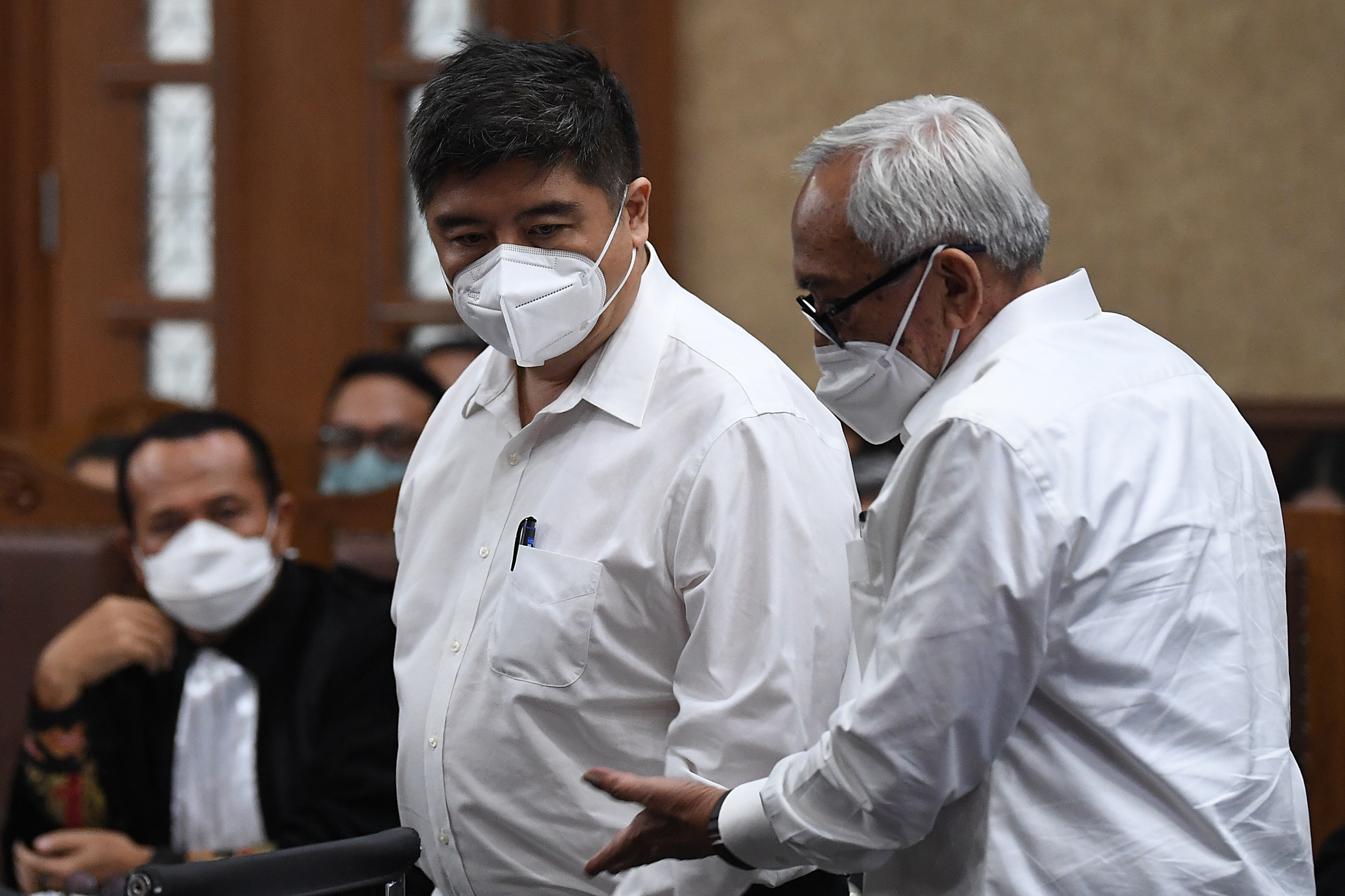 Anggota Tim Asistensi Menteri Koordinator Bidang Perekonomian Weibinanto Halimdjati alias Lin Che Wei (kiri) 