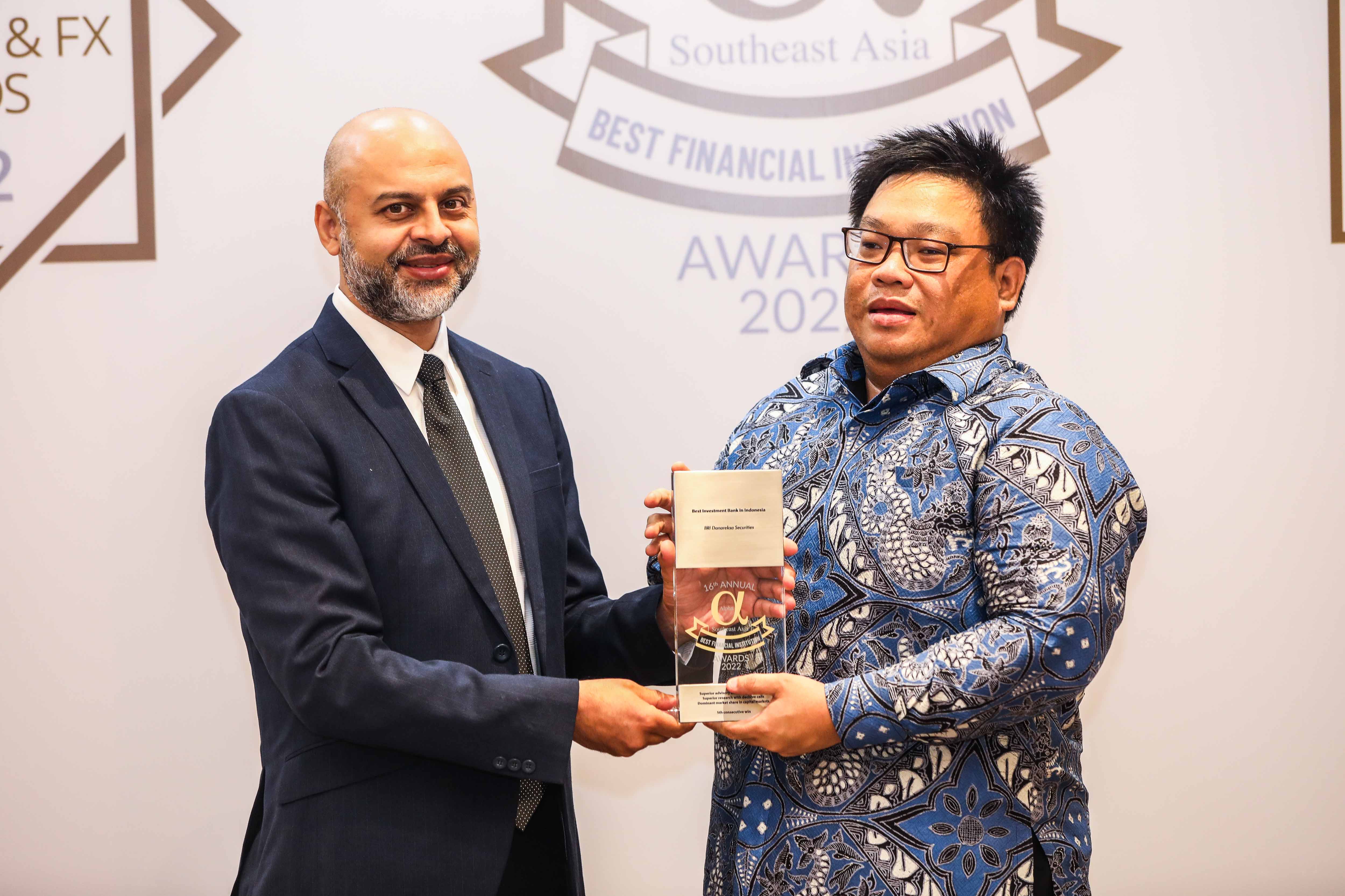 Penghargaan Best Investment Bank di Indonesia