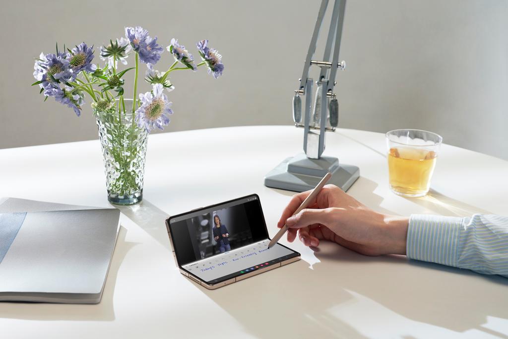 Dengan S Pen, pengguna ponsel Samsung tipe Galaxy akan mudah melakukan 'drag-and-drop' tulisan tangan ke Samsung Note.