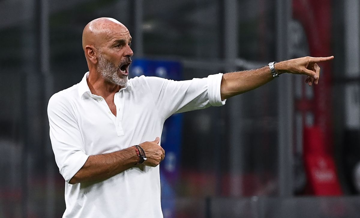  Pelatih AC Milan, Stefano Pioli 