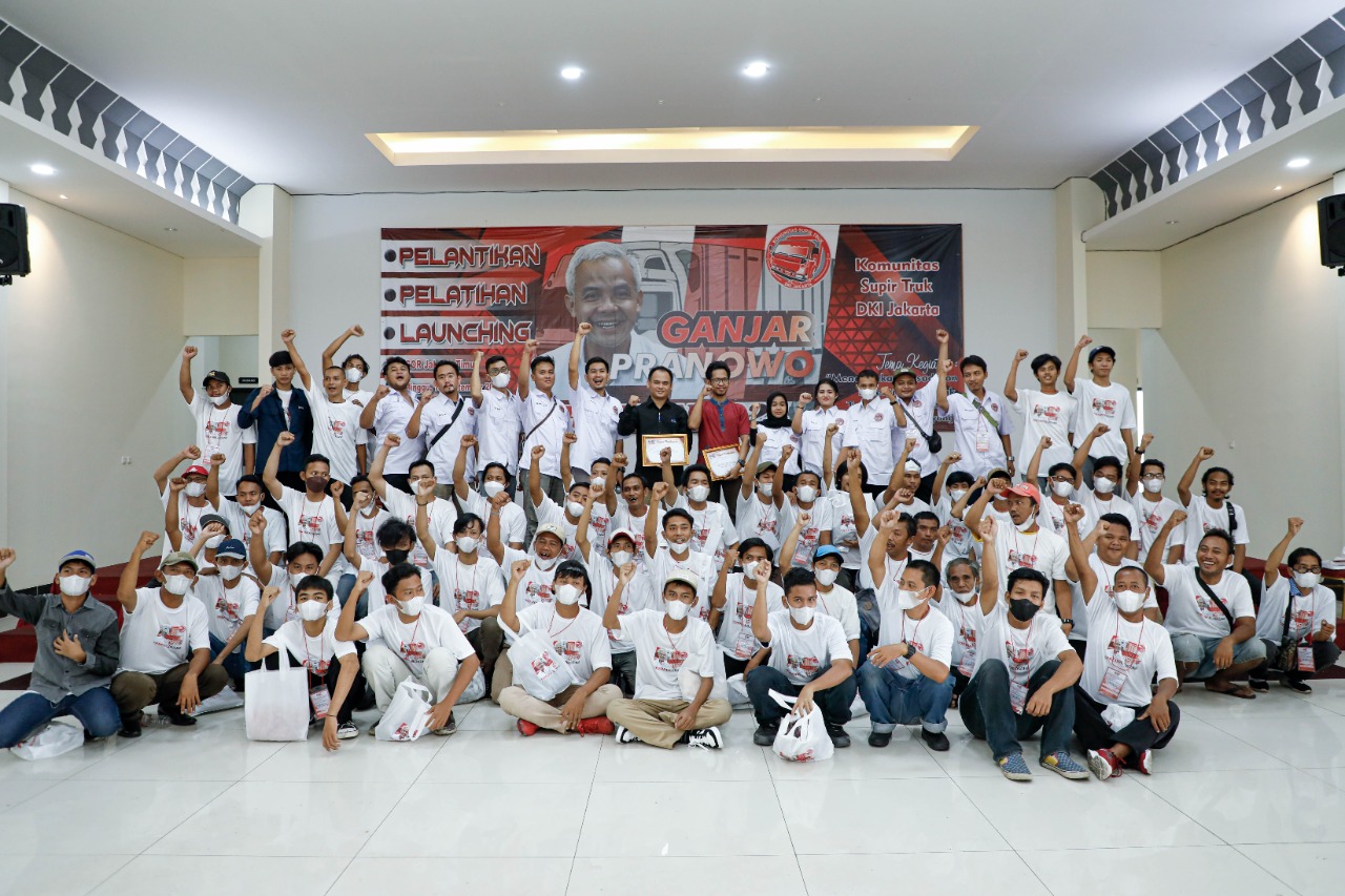 Komunitas Sopir Truk DKI Jakarta menggelar pelatihan untuk ratusan supir truk di Ibu Kota di Gelanggang Remaja Duren Sawit, Jakarta Timur, .