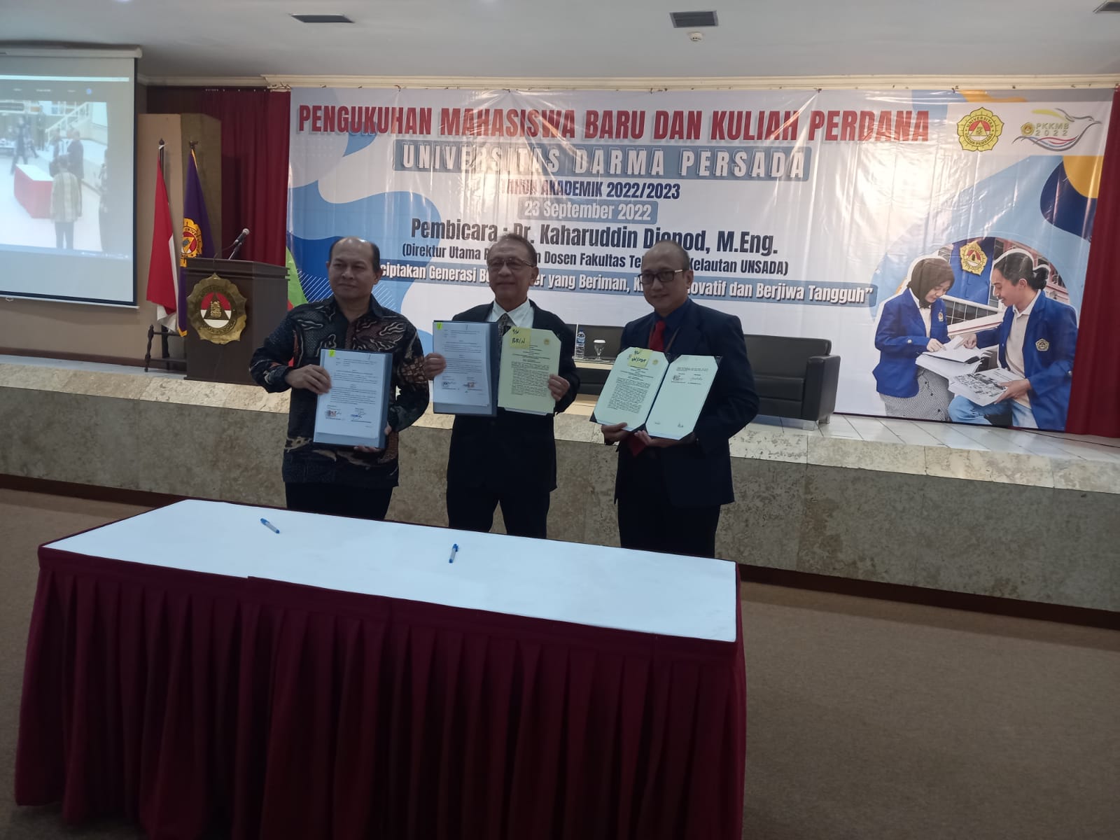 Acara penandatanganan MoU Unsada dengan PT PAL Indonesia dan Badan Riset dan Inovasi Nasional (BRIN).