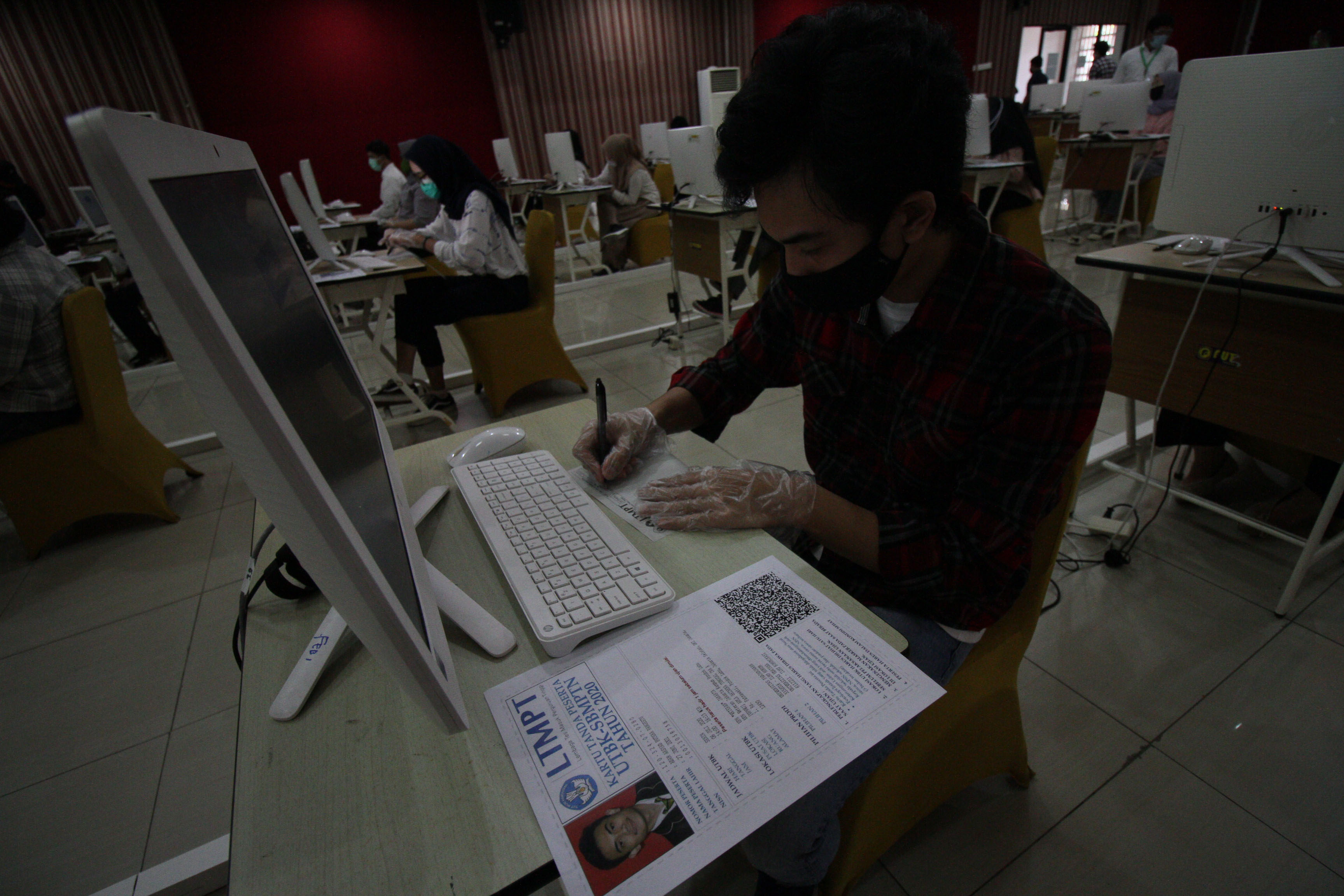 UTBK-SMBTN: Para peserta mengikuti Ujian Tertulis Berbasis Komputer-Seleksi Bersama Masuk Perguruan Tinggi Negeri (UTBK-SMBTN) di Jakarta.