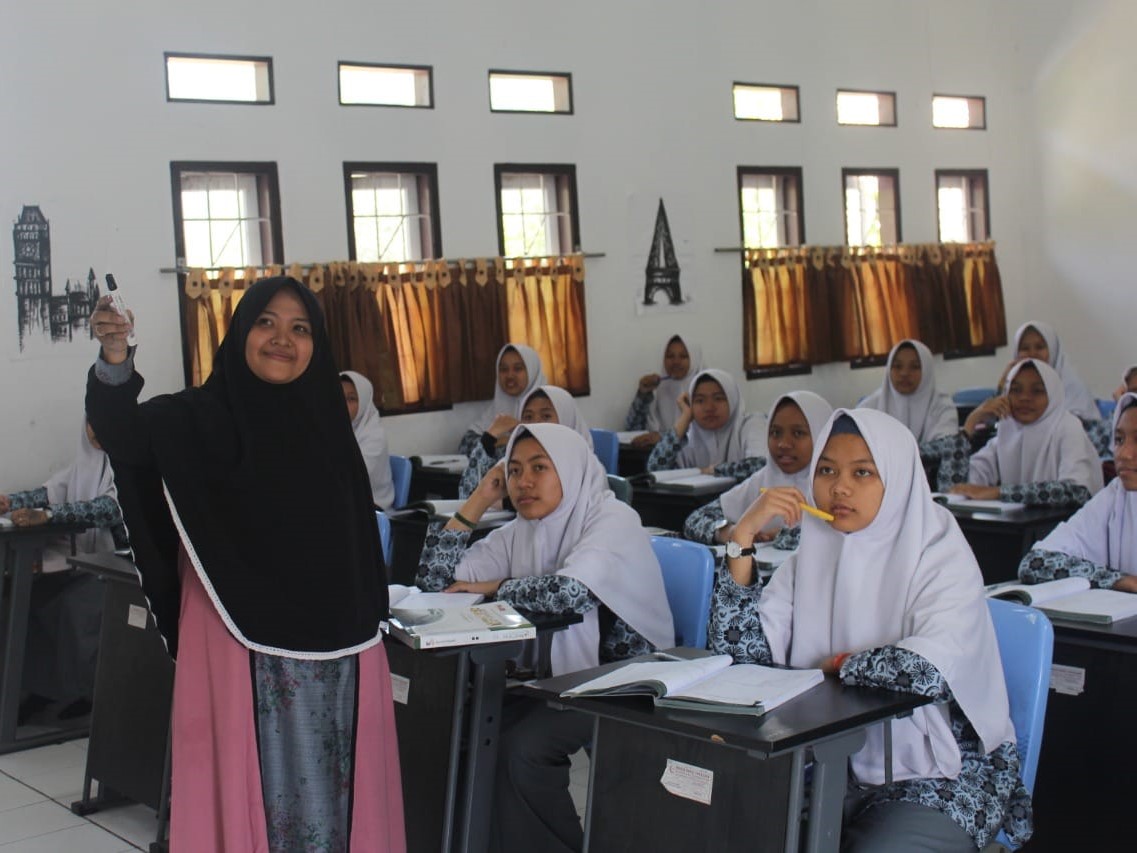 Suasana belajar mengajar di SMAIT As-Syifa Boarding School.
