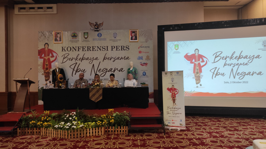 Himpunan Ratna Busana menginformasikan pelaksanaan parade berkebaya di Surakarta