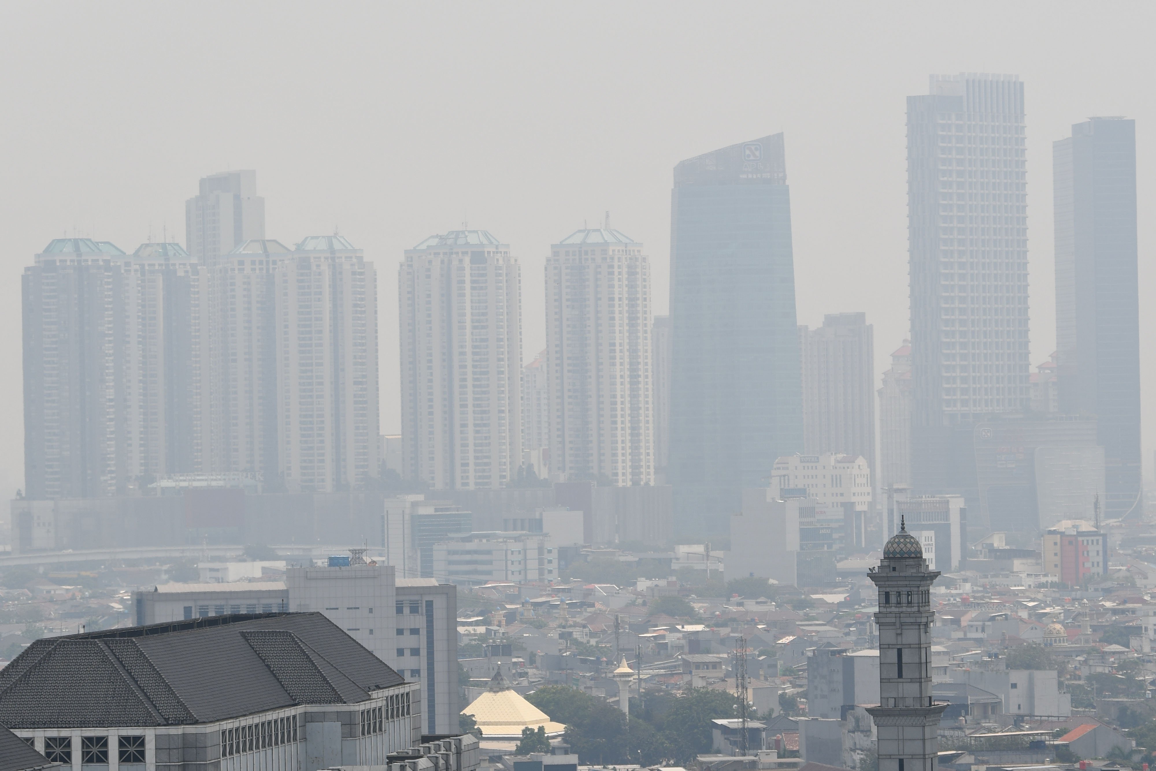 Ilustrasi Kabut asap menyelimuti gedung-gedung bertingkat di Jakarta,