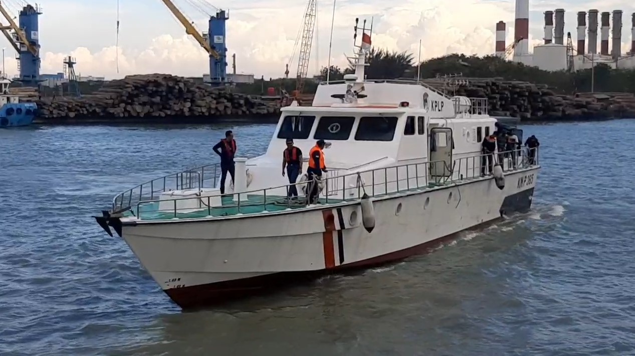 Pencarian pesawat TNI-AL terhalang cuaca buruk.