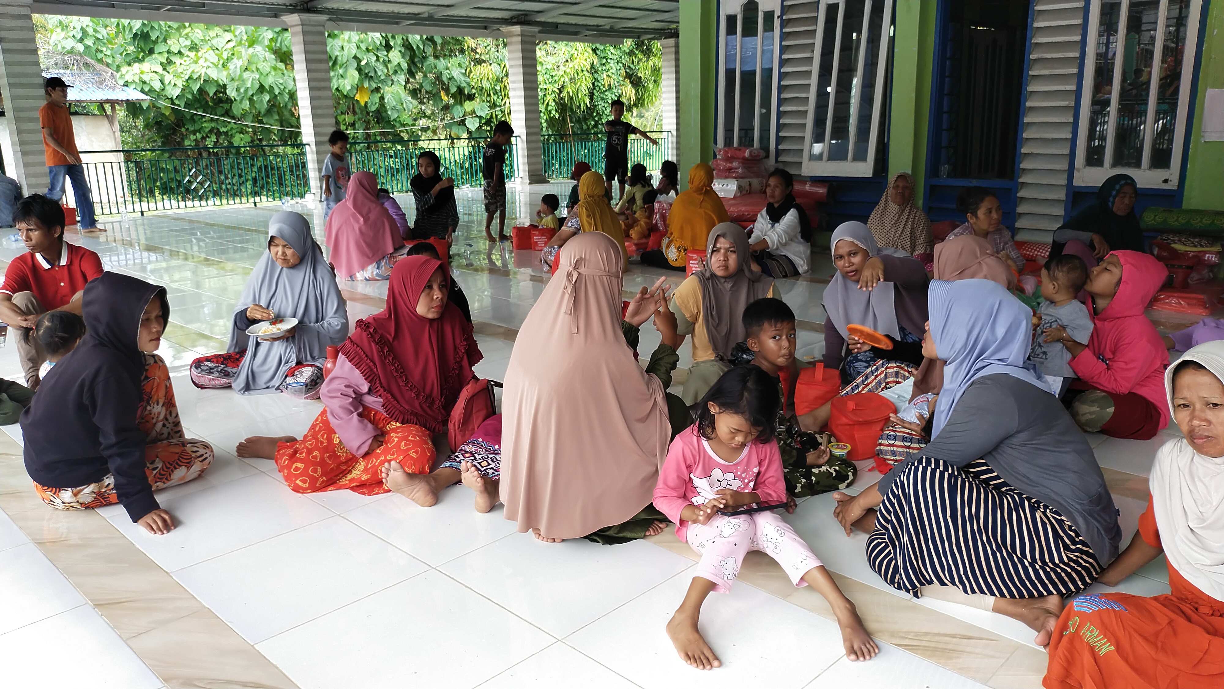 Seratusan Jiwa Korban Banjir Pakuli Utara Mengungsi di Masjid