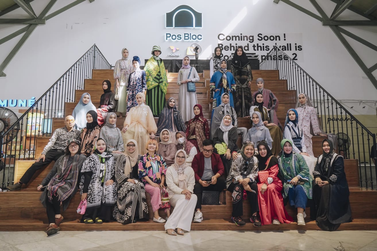 Penyelanggara dan sejumlah desainer yang ambil bagian di In2motionfest 2022.