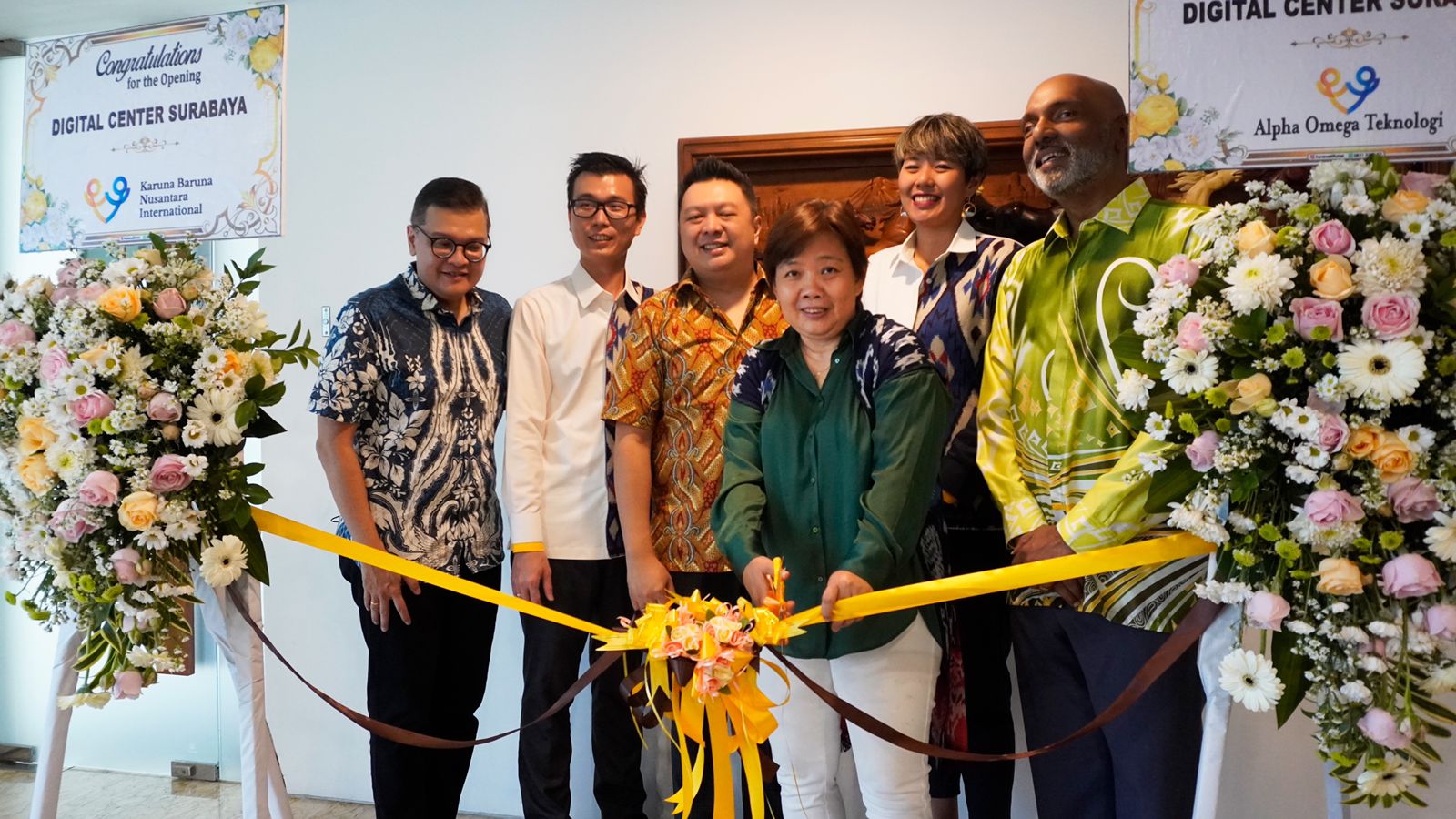 Peresmian digital center di Surabaya oleh para stakeholder IFT Transformation-KBNI Group