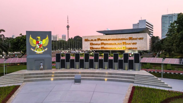 Panel surya di Taman Energi DPR RI.