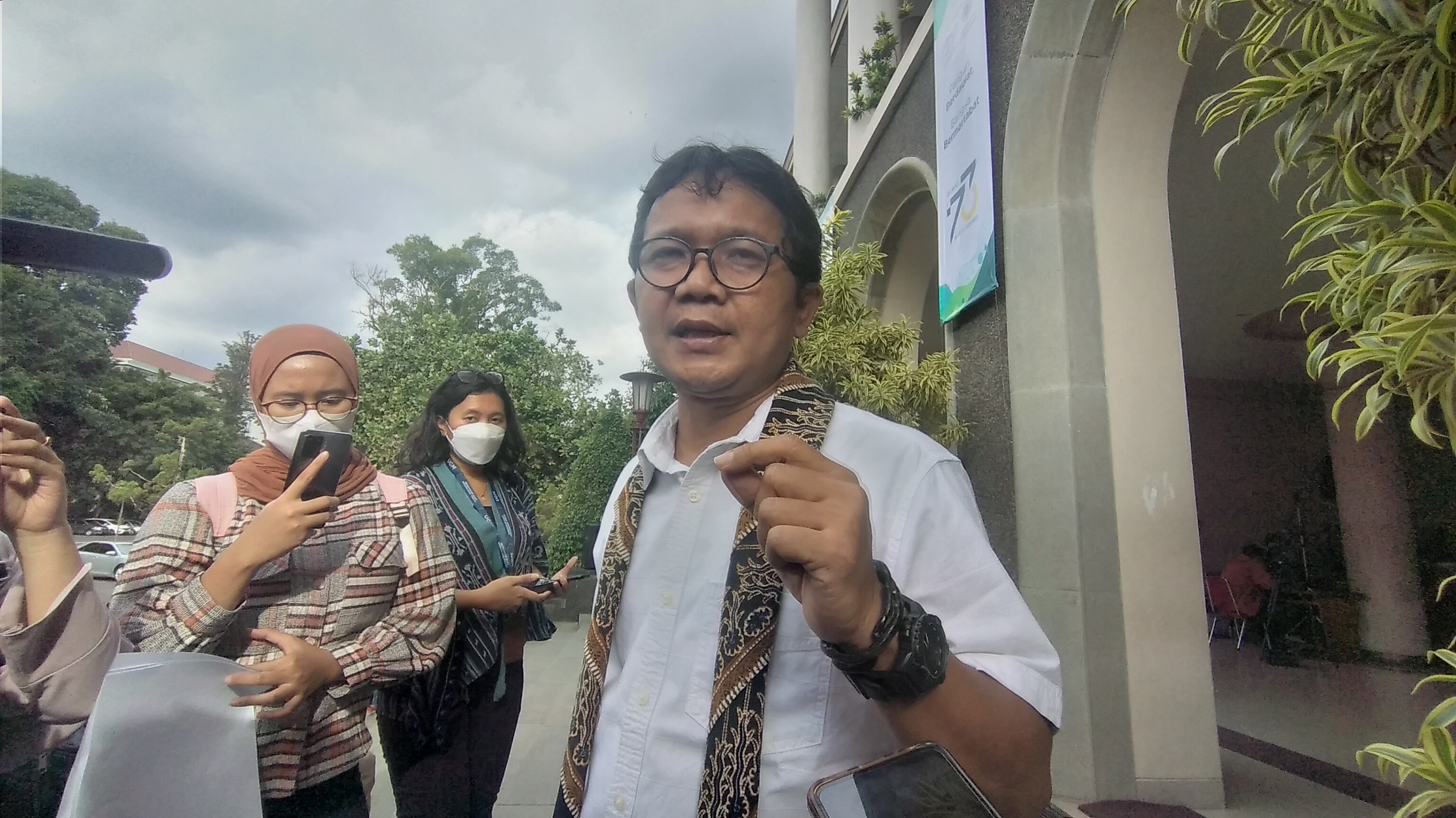 Wakil Rektor Bidang Kemahasiswaan, Pengabdian kepada Masyarakat, dan Alumni UGM, Ari Sujito