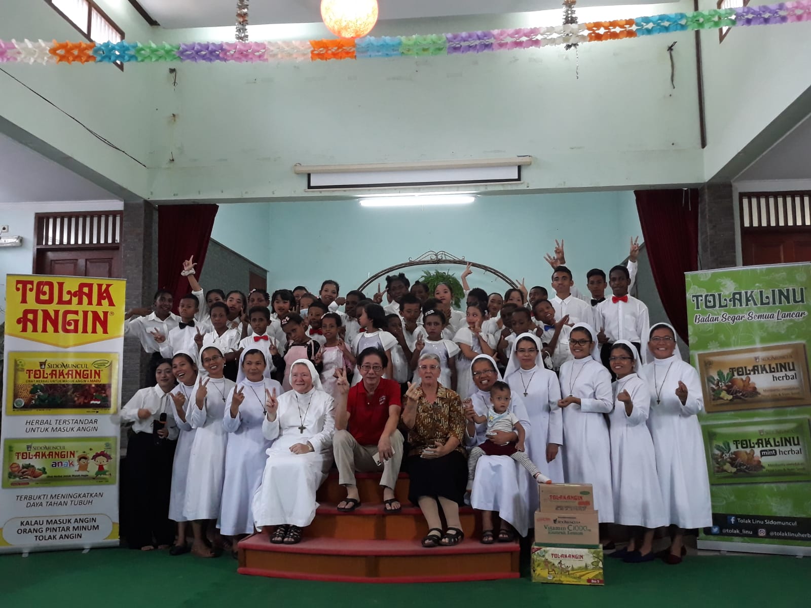 PT Sido Muncul Tbk memberikan bantuan untuk penyandang disabilitas senilai Rp320 juta melalui Yayasan Sinar Pelangi Jatibening, Bekasi.