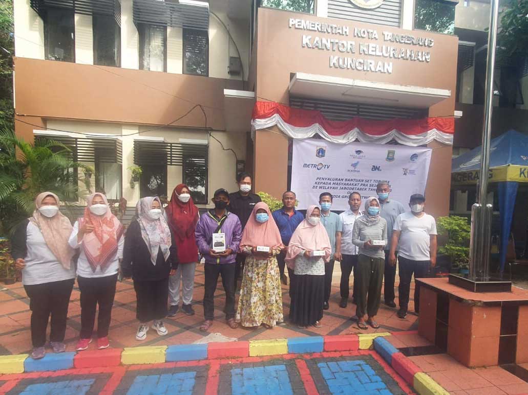 Pembagian set top box untuk warga kunciran, Tangerang