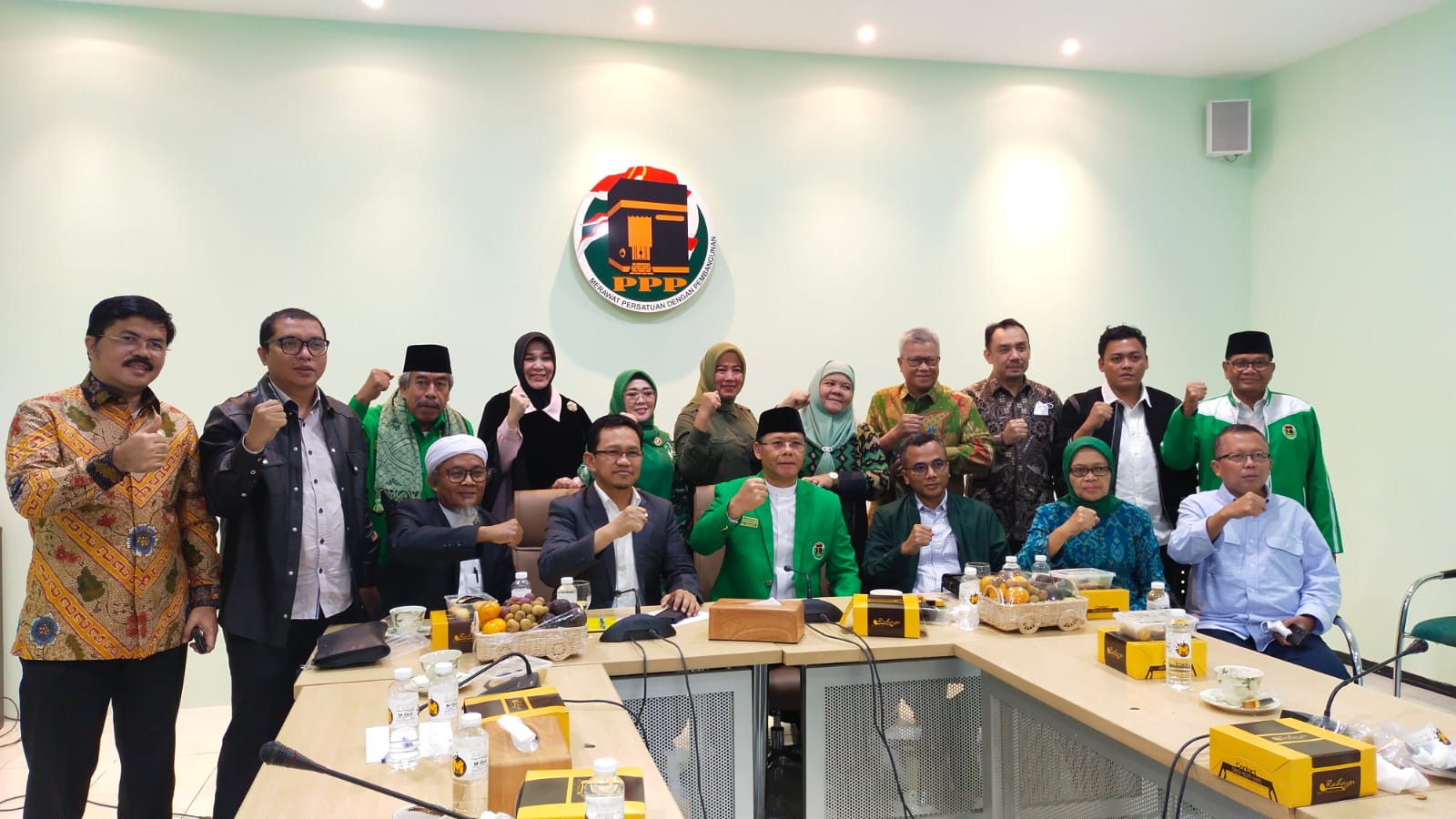 Plt Ketua Umum PPP Muhammad Mardiono seusai rapat konsolidasi Fraksi PPP DPR RI, di Kantor DPP PPP, Menteng, Jakarta Pusat.