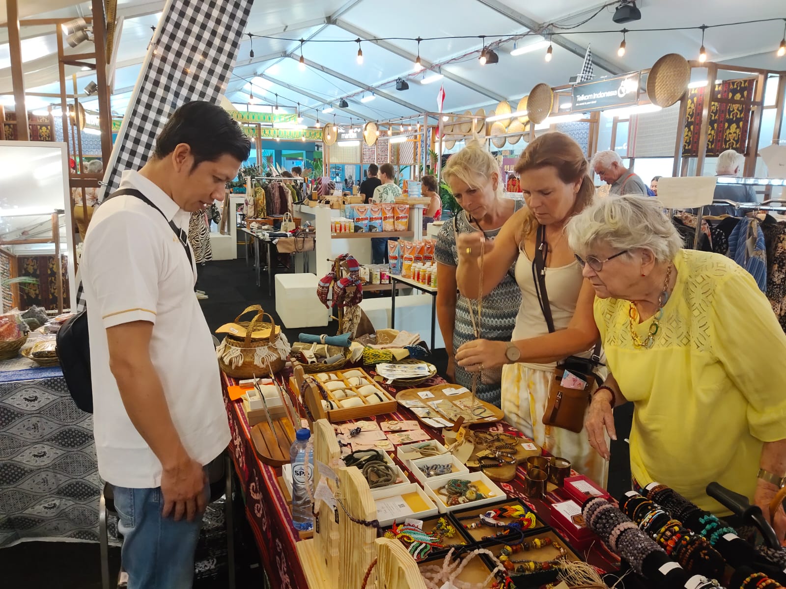 UMKM binaan BUMN mengikuti ajang oameran Tong Tong Fair 2022 di Belanda.