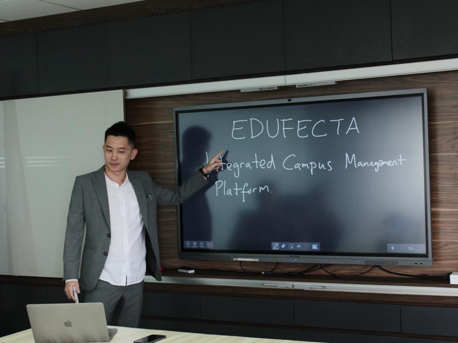 PT IndoSterling Technomedia Tbk (TECH) melalui aplikasi Edufecta mengincar pasar pendidikan dasar dan menengah. 