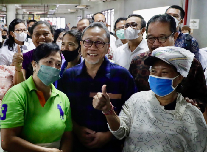 Mendag Zulhas saat melakukan sidak ke Pasar Badung di Bali, Rabu (21/9).
