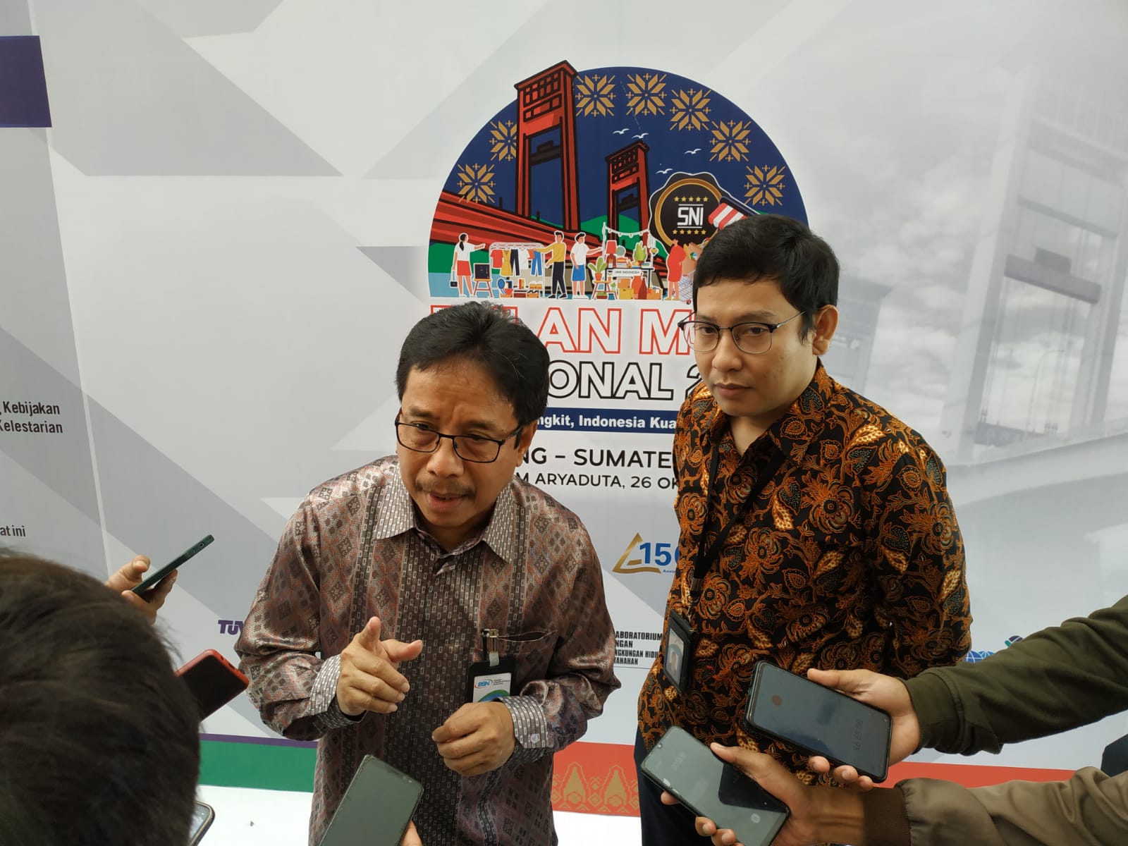 Kepala Badan Standardisasi Nasional (BSN), Kukuh S. Achmad menajwab pertanyaan wartawan di Palembang, Rabu (26/10/2022).