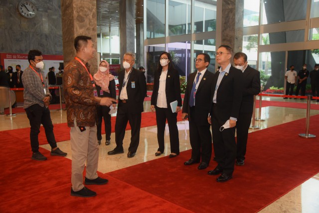 Sekjen DPR Indra Iskandar meninjau persiapan penyelenggaraan P20