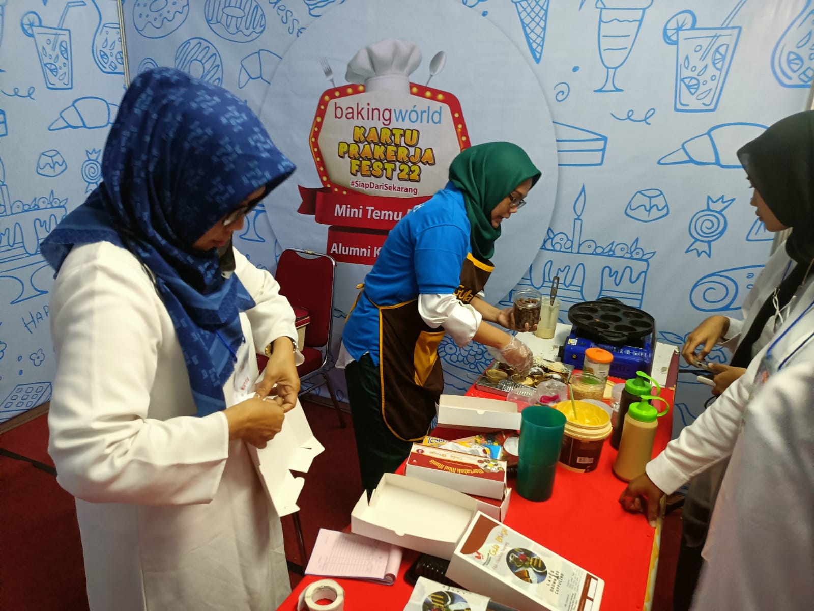 Acara Mini Temu Raya Kartu Prakerja Fest yang diselenggarakan oleh lembaga pelatihan Baking World di Jogja Expo Center, Sabtu (15/10).