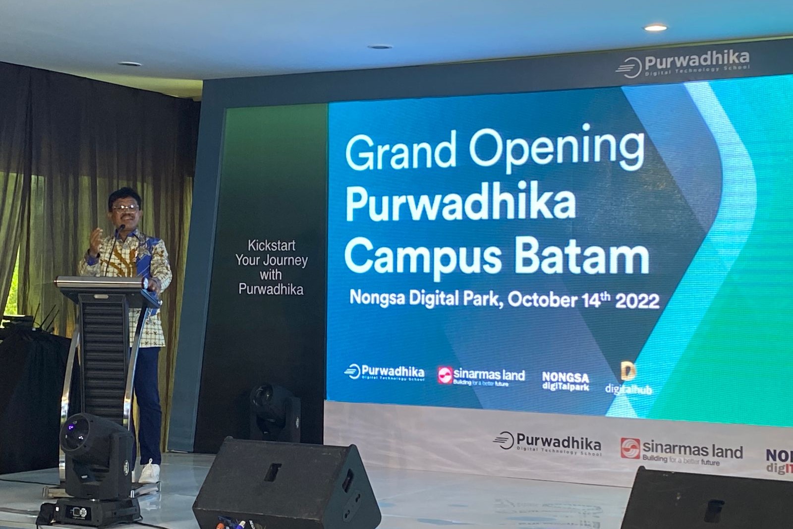 Menkominfo Johnny G Plate dalam peresmian Purwadhika Digital Technology School di Nongsa Digital Park, Batam, Jumat (14/10).