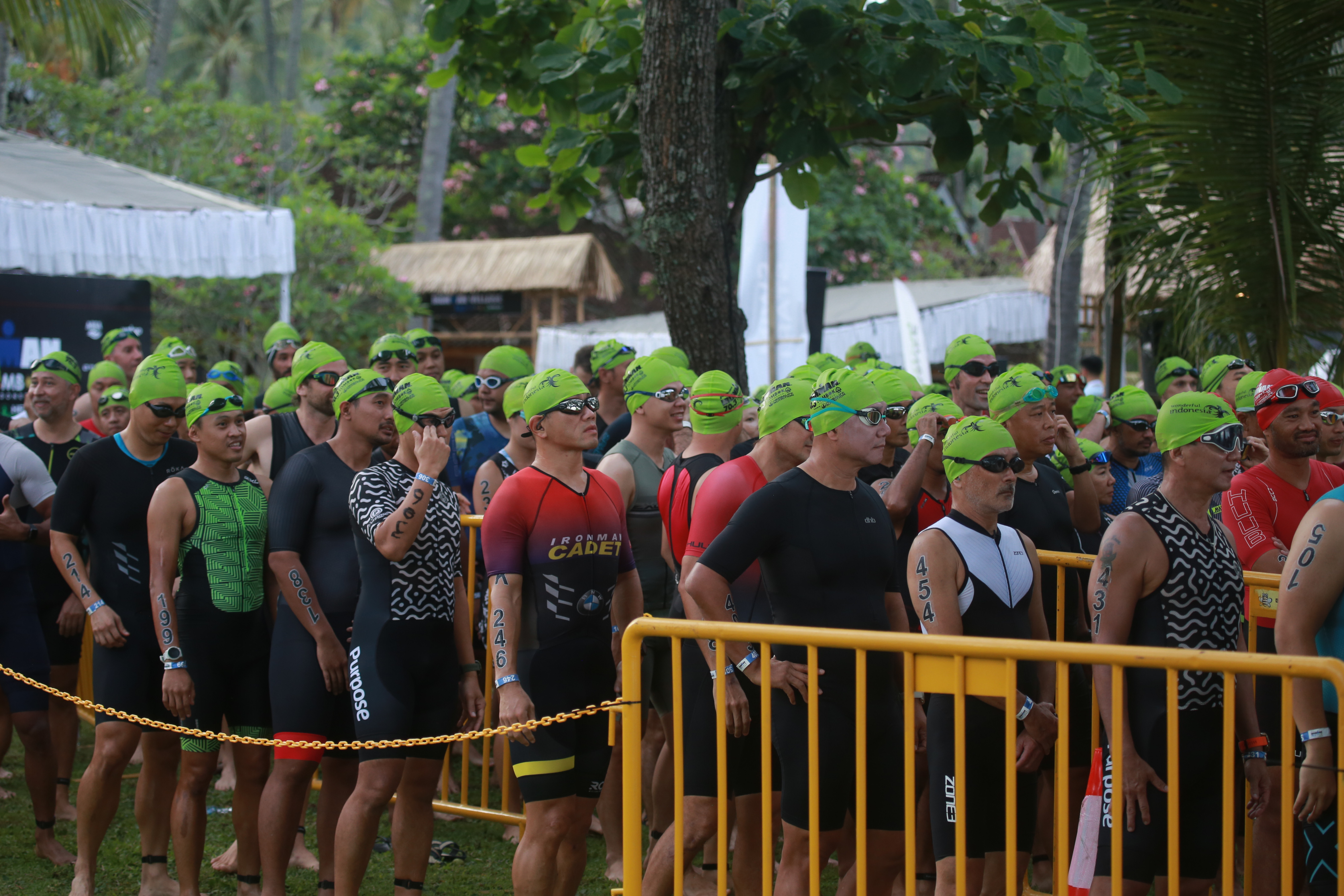 Triathlon Ironman 70.3 yang digelar Herbalife Nutrition Indonesia di di Senggigi, Lombok, NTB. diikuti para peserta mancanegara. 